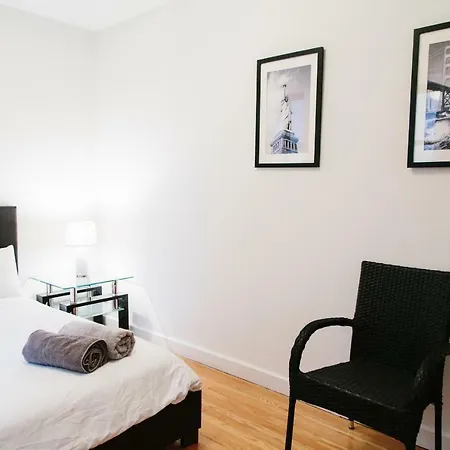 Sunny Apartment, With 2 Spacious Bedrooms *