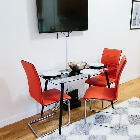 Sunny Apartment, With 2 Spacious Bedrooms Apartment New York