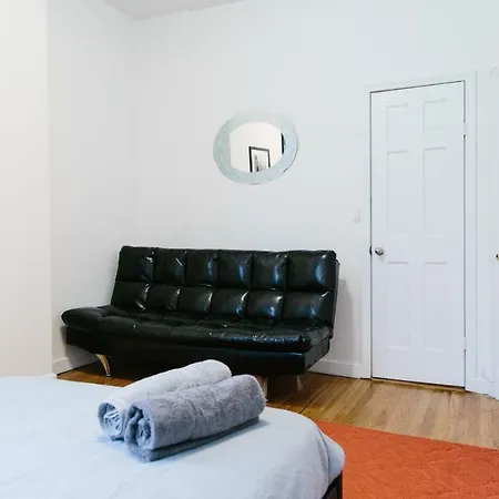 Sunny Apartment, With 2 Spacious Bedrooms *