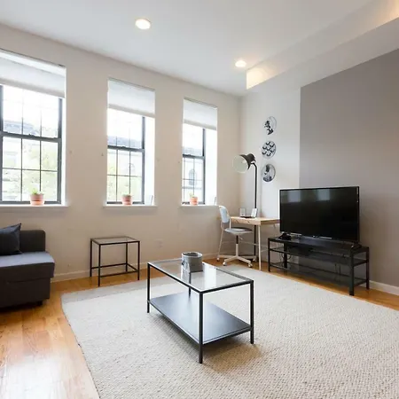 The Pop! Art Penthouse: Safe/quiet/family-friendly *