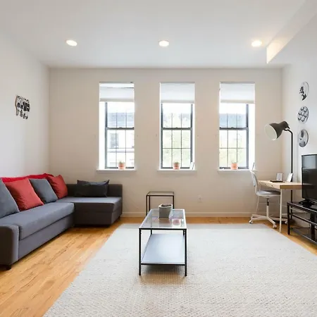 The Pop! Art Penthouse: Safe/quiet/family-friendly Apartment *