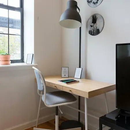 Apartment The Pop! Art Penthouse: Safe/quiet/family-friendly