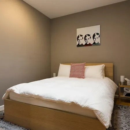 Apartment The Pop! Art Penthouse: Safe/quiet/family-friendly *