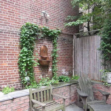 Harlem Jazz Getaway Mansion. New York