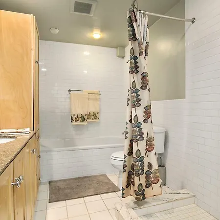 2-bedroom In Upper West Side, Private Entrance Apartment New York