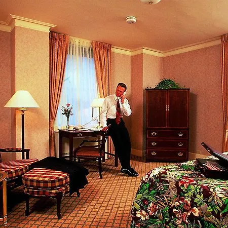 The Roosevelt 4*