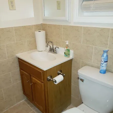 Apartment Brooklyn 3 Bedroom 1 Bathroom 8 Minutes To Subway 30 Minutes To Manhattan New York