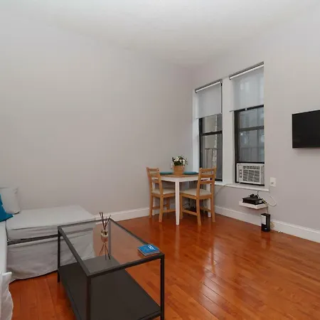 Apartment In Trendy Lower East Side *