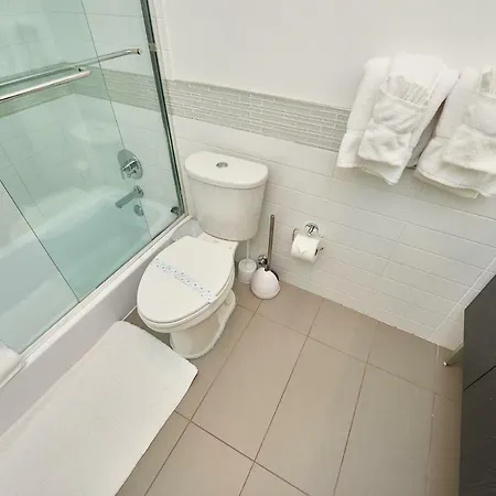 2 Bedroom In Midtown East,4c Apartment *