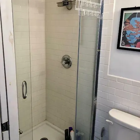 Apartment 3 Bed + 2 Bath Trendy Upper Eastside New York