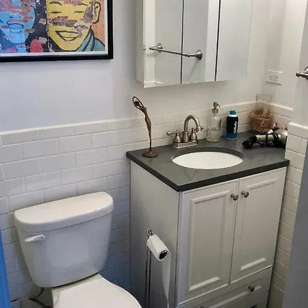 Apartment 3 Bed + 2 Bath Trendy Upper Eastside *