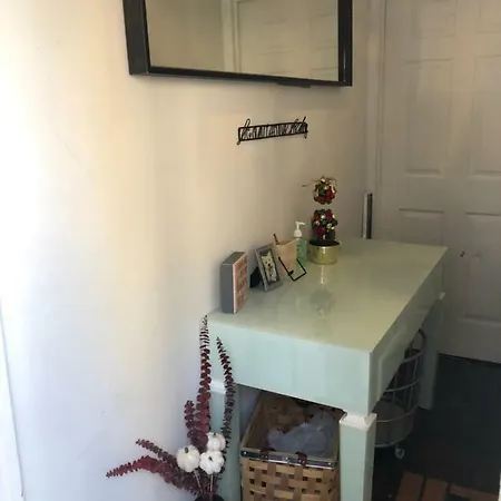 Smart Two Bedroom, Ground Floor Walk- In Apartment New York