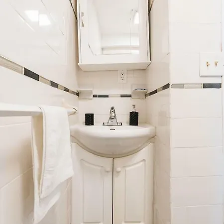 Nyc Hub Xl @ 900ft From Subway; 30 Min To Midtown Holiday home