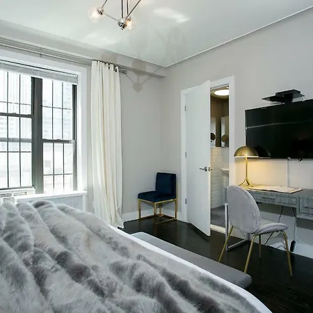 Fifth Avenue Ultra Luxurious Large 3 Bedroom - Domenico Vacca Building - Gym /doorman/elevator *