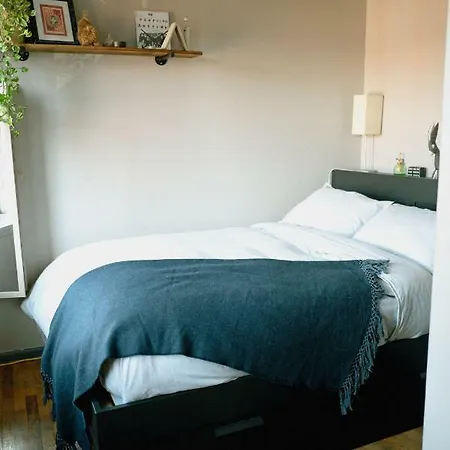 Cozy! Prime Location! Real 2-bedroom! Apartment