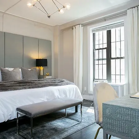 Fifth Avenue Ultra Luxurious Large 3 Bedroom - Domenico Vacca Building - Gym /doorman/elevator