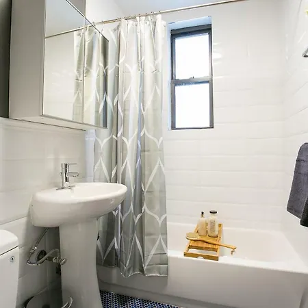 Fifth Avenue Ultra Luxurious Large 3 Bedroom - Domenico Vacca Building - Gym /doorman/elevator New York