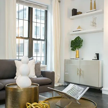 Fifth Avenue Ultra Luxurious Large 3 Bedroom - Domenico Vacca Building - Gym /doorman/elevator Apartment *