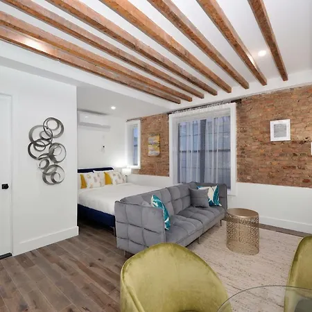 Apartment Chic And Elegant Times Square Gem