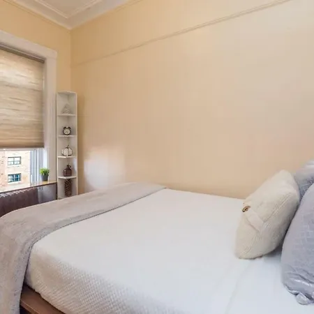 Lavish 3 Bedroom In Williamsburg!! Apartment