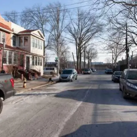 Comfy With Free Wifi & Laundry Near Jfk Airport J, E, Airport Train Homestay