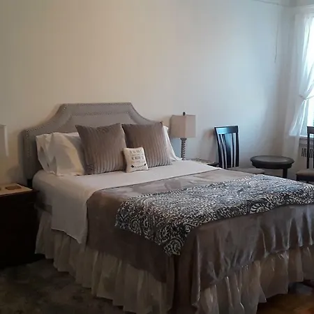 Best Bedroom In Uptown Manhattan, Inwood, New York. *