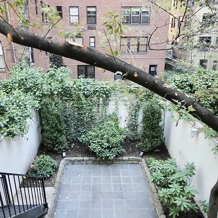 The Yews - Upper East Side Townhome Villa