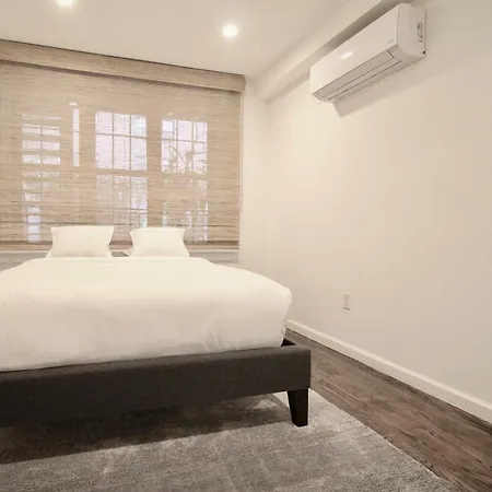 Villa The Yews - Upper East Side Townhome