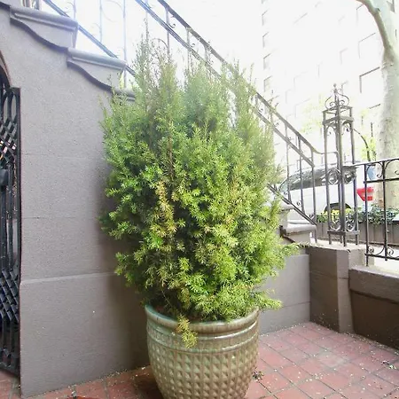 The Yews - Upper East Side Townhome Villa *
