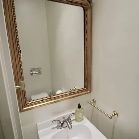 Villa The Yews - Upper East Side Townhome