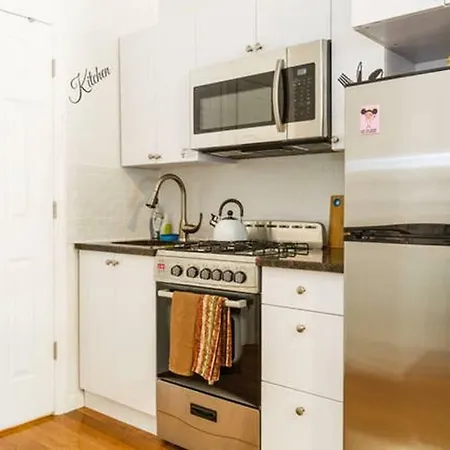 Charming, Fully Renovated Studio In Heart Of Manhattan *