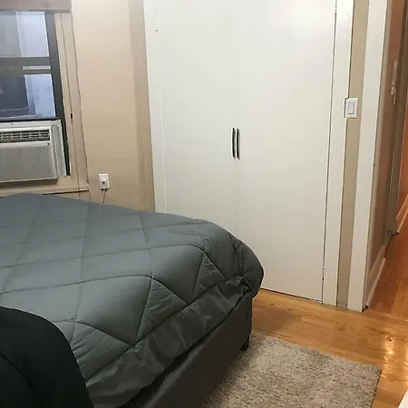 Large Penthouse 1br In Prime East Village Apartment *