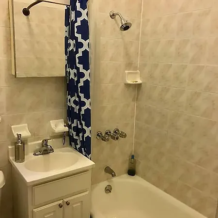 Large Penthouse 1br In Prime East Village *