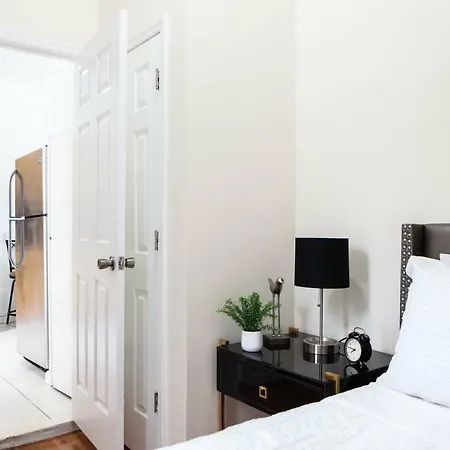 Sunny Private Bedroom In Uptown Manhattan Homestay