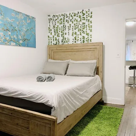 Apartment Superb Green Apt In Center Of Nyc *