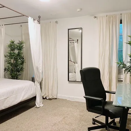 Superb Green Apt In Center Of Nyc *