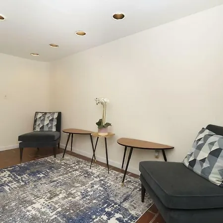 Amazing Townhouse Experience With Private Garden Holiday home