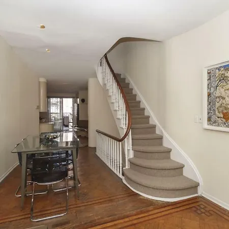 Amazing Townhouse Experience With Private Garden Holiday home *