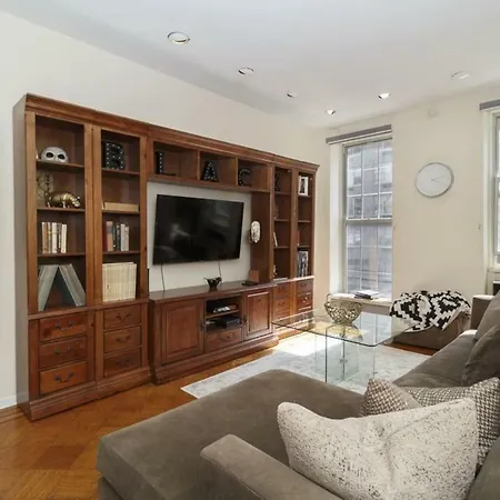 Amazing Townhouse Experience With Private Garden Holiday home *