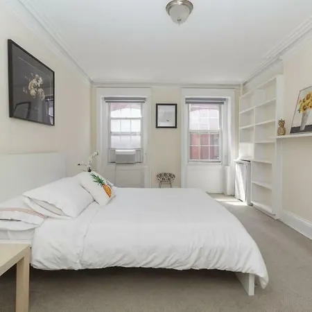 Amazing Townhouse Experience With Private Garden Holiday home *