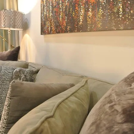 Amazing Location Near Columbia U, Central Park, South Harlem 3 Queen Beds Apartment New York