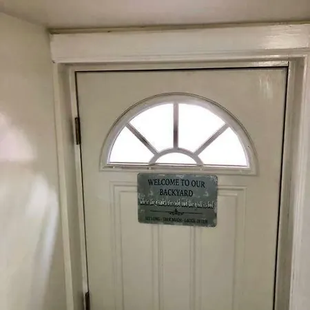 Elegant 2 Bedroom W Modern Amenities *