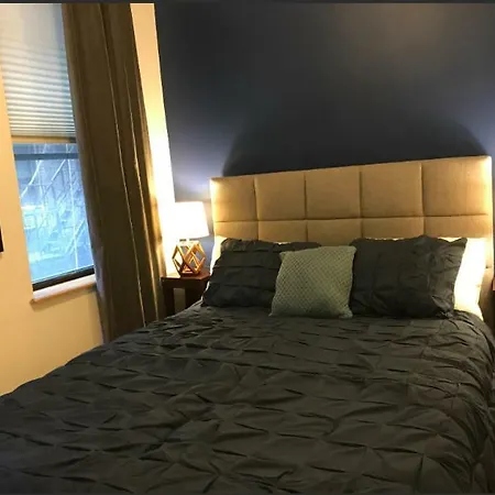 Beautiful 2 Bedroom Apt. Close To Times Square Apartment