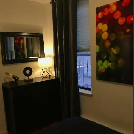Beautiful 2 Bedroom Apt. Close To Times Square Apartment *