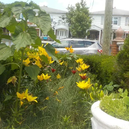 Guest house At The Water's Edge In Canarsie!