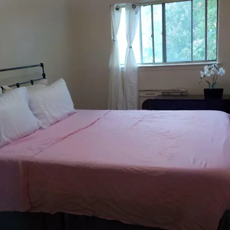 Guest house At The Water's Edge In Canarsie! New York