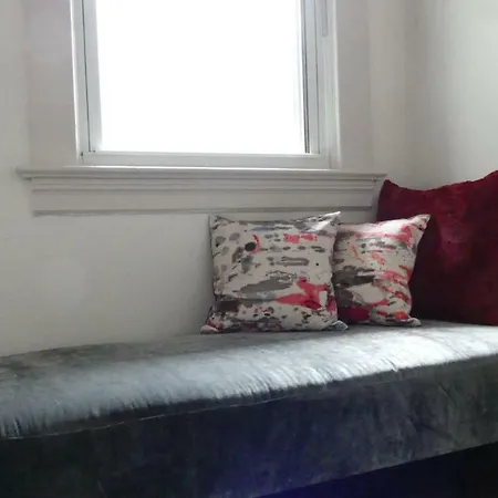 Warm And Cozy With A Modern Flair * New York