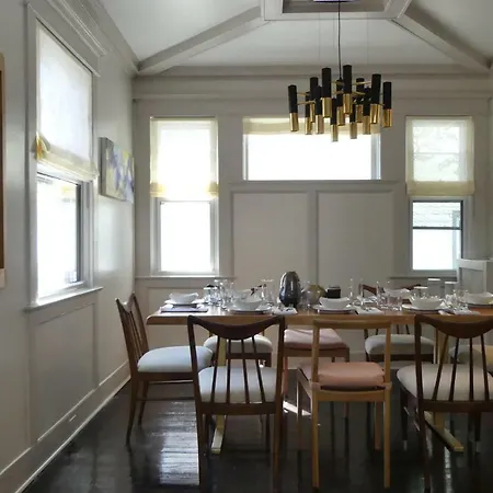 Warm And Cozy With A Modern Flair New York