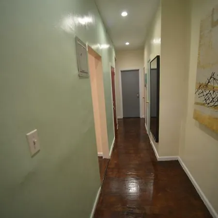 Private In A Shared 15 Minutes To Times Square! Homestay