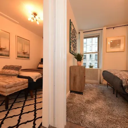 Private Rooftop -- Luxury Living In City! Apartment